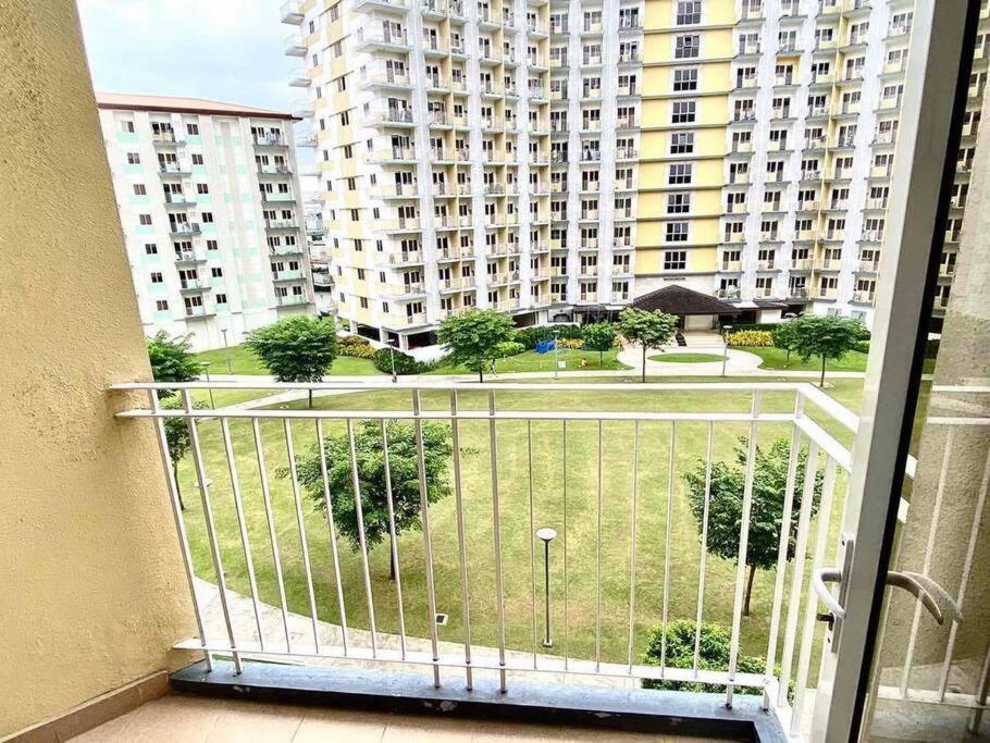 Field Residences Paranaque City Buitenkant foto