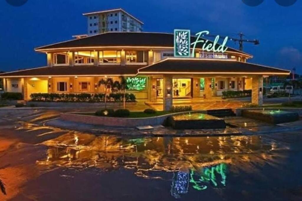 Field Residences Paranaque City Buitenkant foto