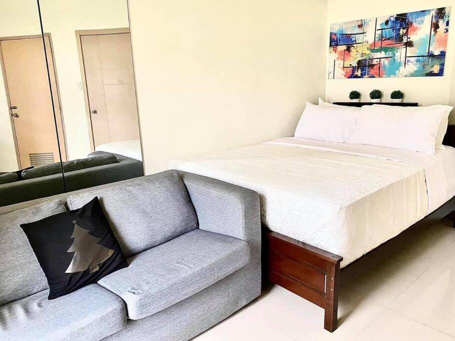 Field Residences Paranaque City Buitenkant foto
